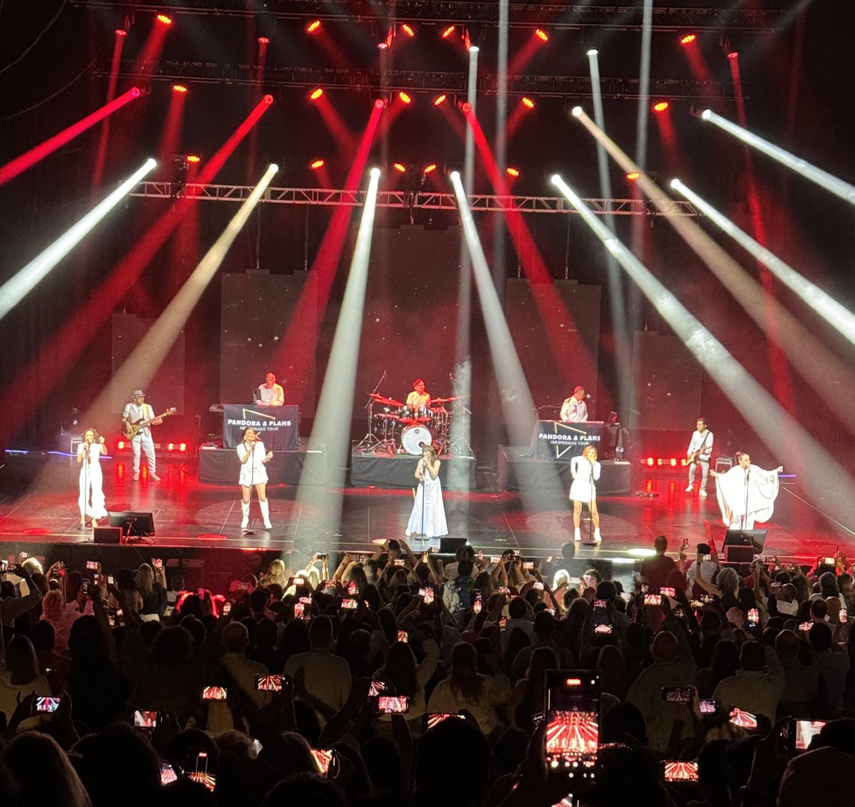 carloshofmann's tweet photo. @Flansoficial_ @Guerejisima @soymimioficial @GrupoPandora @blu2mx @WestWoodEntt
#Dallas
#InesperadoUSTour

Empezando … finalmente en Dallas 😉 https://t.co/lkgN5BUbAT