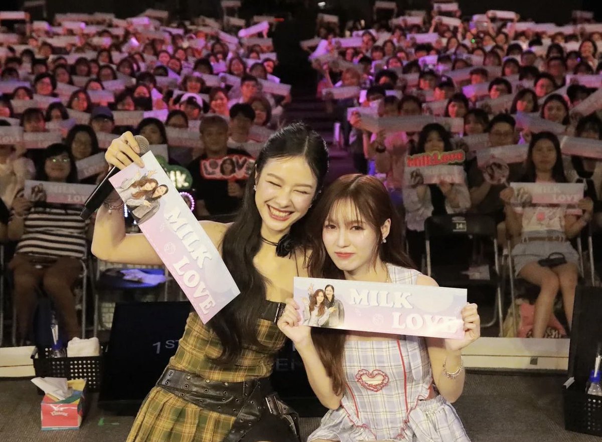 panlyyy's tweet photo. ขอบคุณการต้อนรับพวกเราอย่างดี
ขอบคุณสำหรับแรงซัพพอร์ตและของขวัญทุกๆชิ้น
ขอบคุณกำลังใจจากทางบ้านด้วยนะคะ
ไว้มีโอกาสเจอกันจ้า💚🩷
 #MilkLove1stFMInTaiPei https://t.co/GjWImCunix