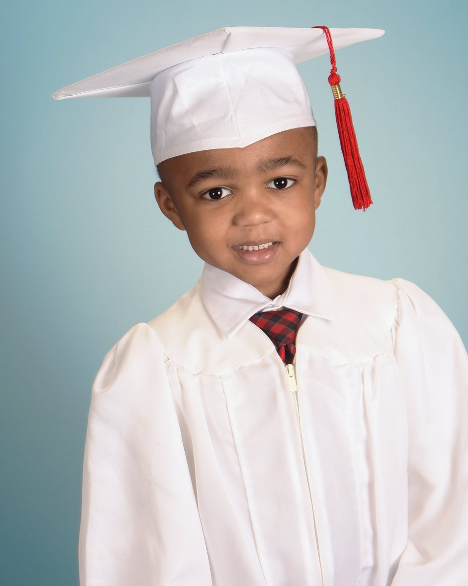 MsLBuie's tweet photo. My preschool graduate 🎓💙 #graduation #preschool #boymom https://t.co/oLkBC9sOsH