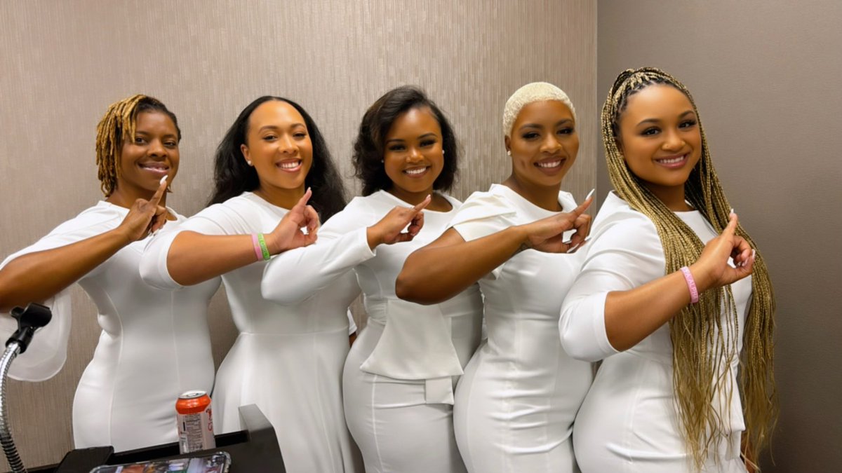 _CoachPope's tweet photo. I made it to AKAland💚💕 so grateful to be apart of such an illustrious sorority! Thank you to all my mentors who supported me along this journey and to Upsilon Lambda Omega💚💕

Sincerely- An Alpha Kappa Alpha Sorority Incorporated Woman💚💕 https://t.co/wXVGk0xQrn