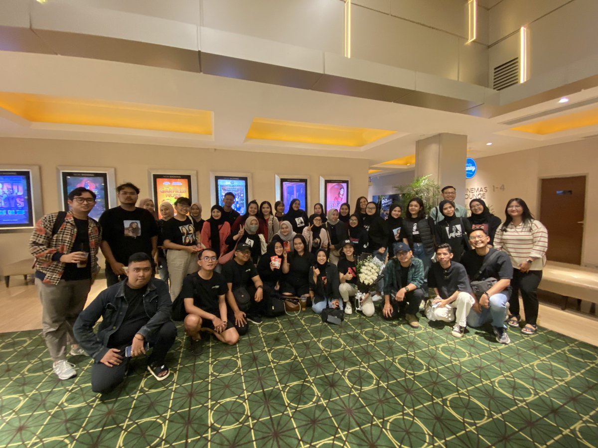 Akhirnya bisa berkumpul bersama di nobar #HartaTahtaRaisa