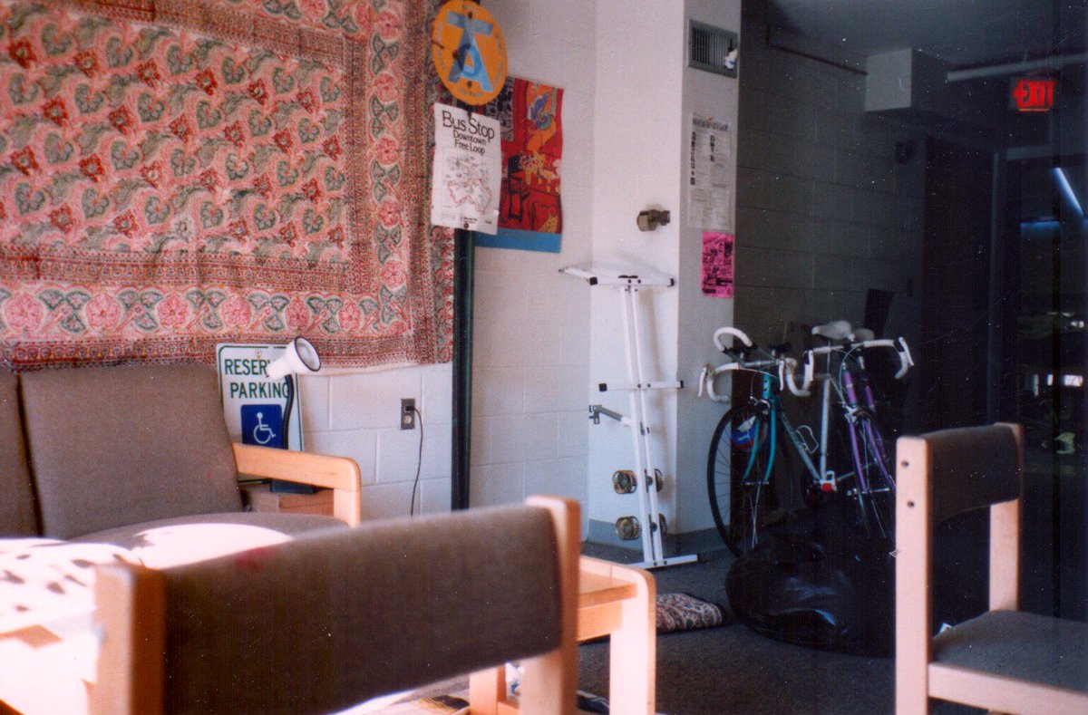 chapin1971's tweet photo. Throwback to RISD 1991. South Hall 3rd floor shared suite. Corner of the building. #RISD #RhodeIslandSchoolOfDesign #SouthHall #DormLife #ResidencyLife #RISDquad @risd https://t.co/cGdk9o9v6k