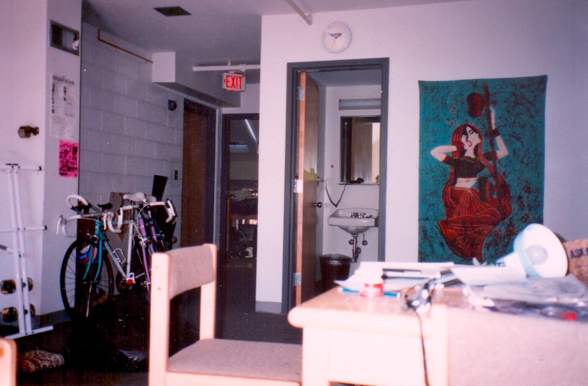 chapin1971's tweet photo. Throwback to RISD 1991. South Hall 3rd floor shared suite. Corner of the building. #RISD #RhodeIslandSchoolOfDesign #SouthHall #DormLife #ResidencyLife #RISDquad @risd https://t.co/cGdk9o9v6k