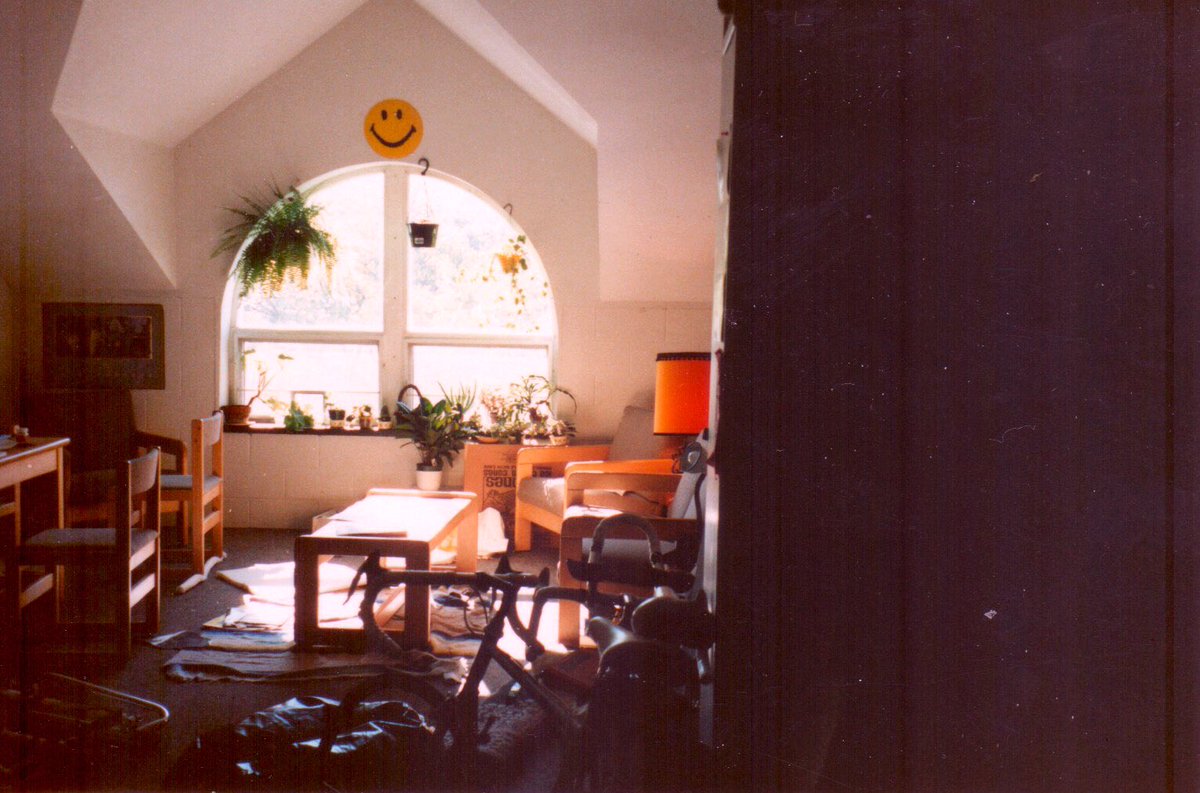 chapin1971's tweet photo. Throwback to RISD 1991. South Hall 3rd floor shared suite. Corner of the building. #RISD #RhodeIslandSchoolOfDesign #SouthHall #DormLife #ResidencyLife #RISDquad @risd https://t.co/cGdk9o9v6k