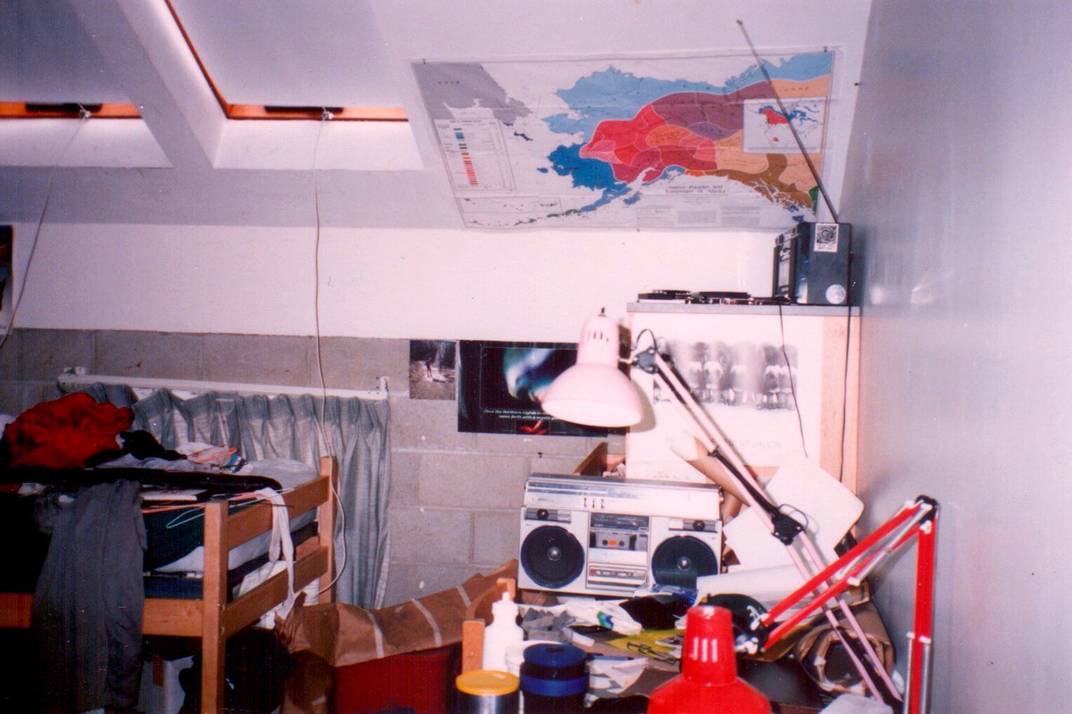 chapin1971's tweet photo. Throwback to RISD 1991. South Hall 3rd floor shared suite. Corner of the building. #RISD #RhodeIslandSchoolOfDesign #SouthHall #DormLife #ResidencyLife #RISDquad @risd https://t.co/cGdk9o9v6k