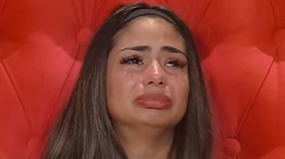 Faacuveron's tweet photo. No quiero que se vaya Virginia y que se quede la pelada violenta. QUE PRODUCCIÓN CHOTA #granhermano https://t.co/ycIRQEPuR2