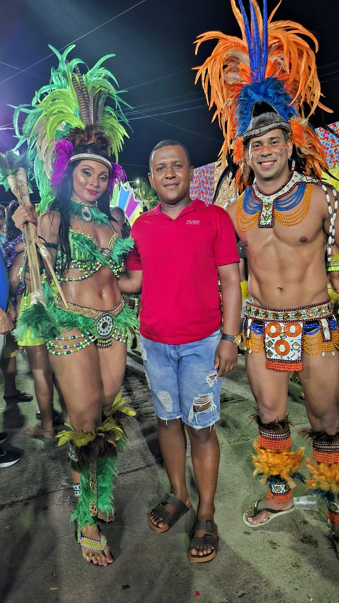 adrianoliima4's tweet photo. O céu é mais bonito quando é São João. 
#saojoao #festajunina #boidemorros  #saoluis #vivaosaojoao https://t.co/nuahjXaWza