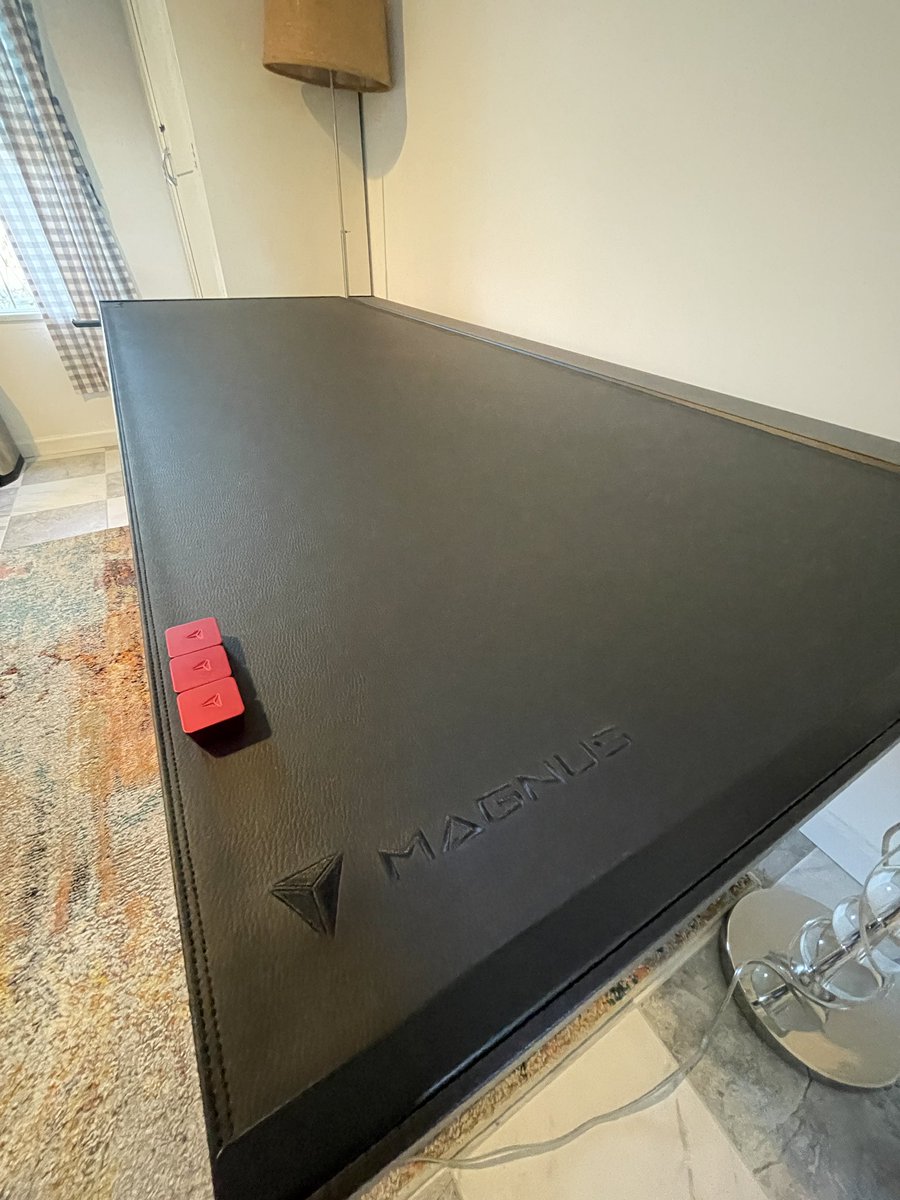 SWong37's tweet photo. Just built a serious desk from #secretlab 

Building up a future streaming/content creation station. https://t.co/I15mefUBK7