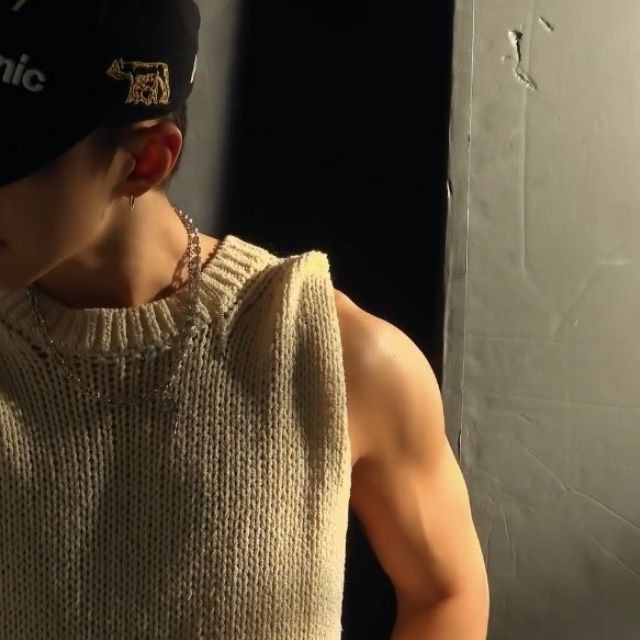 woopcatt's tweet photo. ૮ ･ ﻌ･ა hosh como si fuera mexicano belicón y subiera cosas a insta. https://t.co/CHbzm8V3aG
