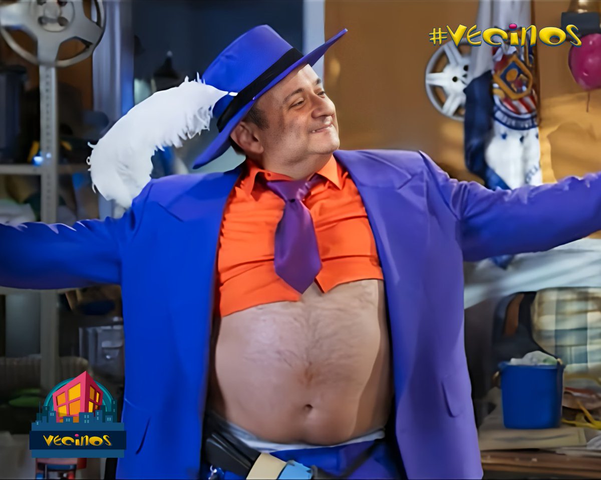 Vecinosoficial's tweet photo. Panzón pero con traje... #Vecinos 

-Dale ❤️ si me veo guapo
-Dale RT si de plano mejor me cambio 😔 @laloespana https://t.co/I6UmvzUXsZ
