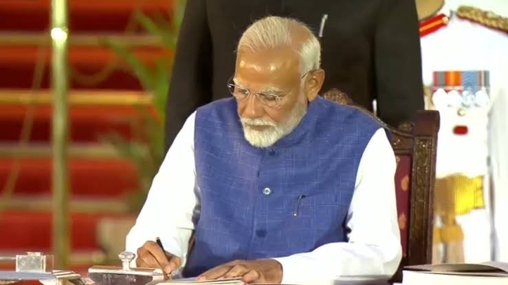Nandlal_Chhanga's tweet photo. भारत के लिए एक अविस्मरणीय दिन...

श्री @narendramodi जी को लगातार तीसरी बार भारत के प्रधानमंत्री के रूप में शपथ लेने की बहुत-बहुत बधाई। https://t.co/nOliNIEFRs