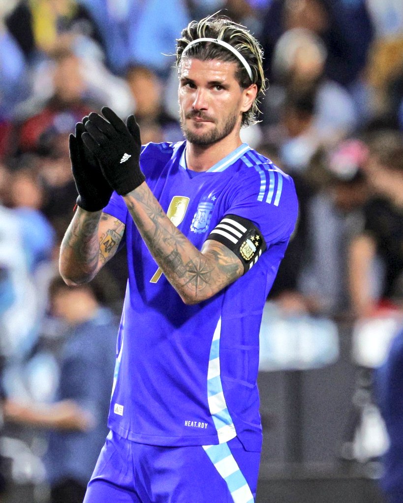 📊🌟 Rodrigo De Paul vs Ecuador:

➔ 7/10 duelos ganados
➔ 53/60 pases precisos
➔ 1º en acciones defensivas [8]
➔ 1º en pases al campo rival [26]
➔ 1º en entradas completadas [3]
➔ Acertó sus 3 pases largos

ℹ️ FutbolScan