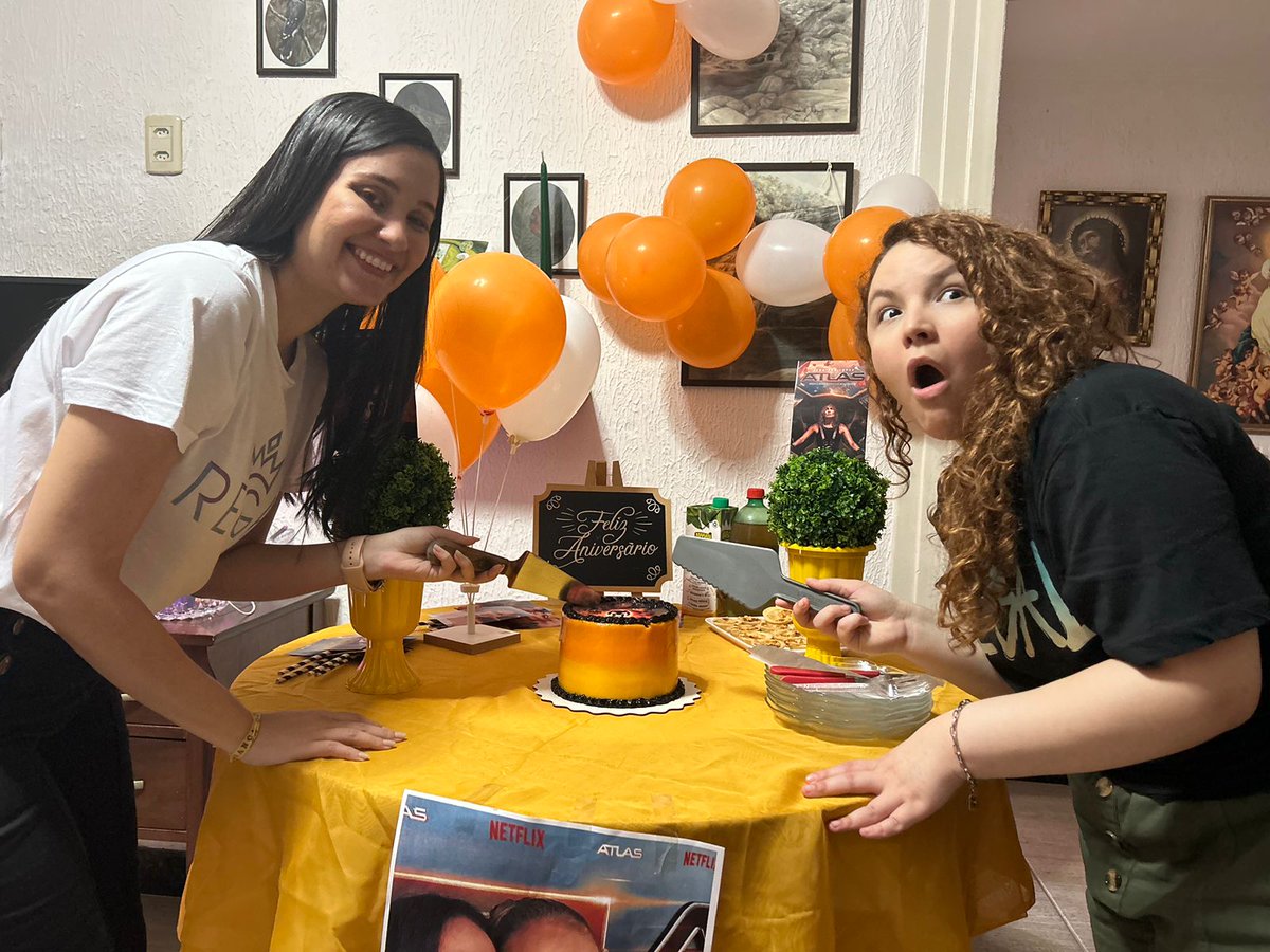 lettyregal's tweet photo. The #Atlas party for the #eegals and #jlolovers birthday @lettyregal @CamilaNaiara18 with @laay_diniz01 @lovejlobr

@lanaparrilla 
@JLo

#atlas #keepitregal #theregalboutique #kir #bithday #party #evilregal #teamregal #lanaparrilla #jlo https://t.co/9yqbBSp4AT