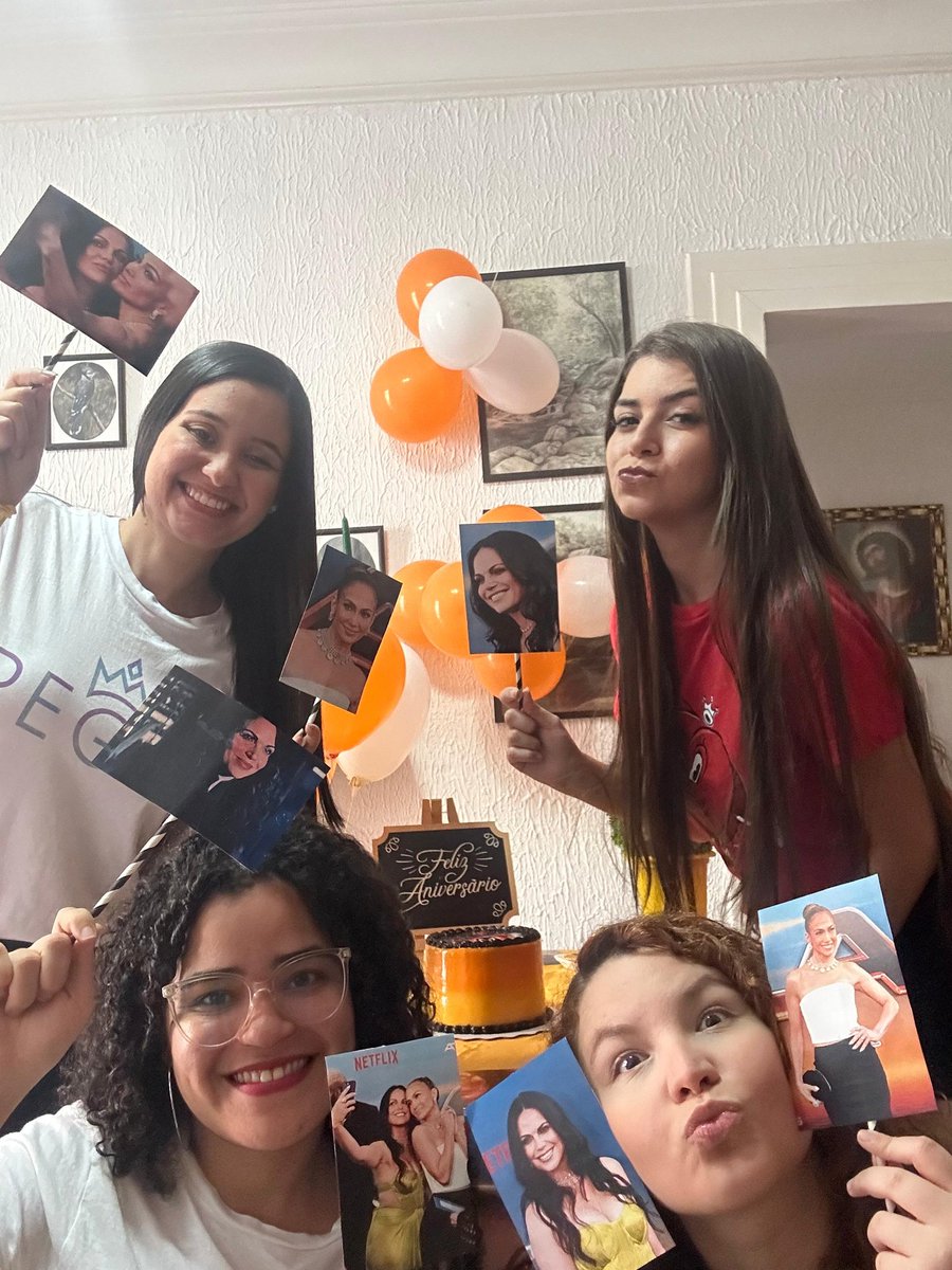 lettyregal's tweet photo. The #Atlas party for the #eegals and #jlolovers birthday @lettyregal @CamilaNaiara18 with @laay_diniz01 @lovejlobr

@lanaparrilla 
@JLo

#atlas #keepitregal #theregalboutique #kir #bithday #party #evilregal #teamregal #lanaparrilla #jlo https://t.co/9yqbBSp4AT