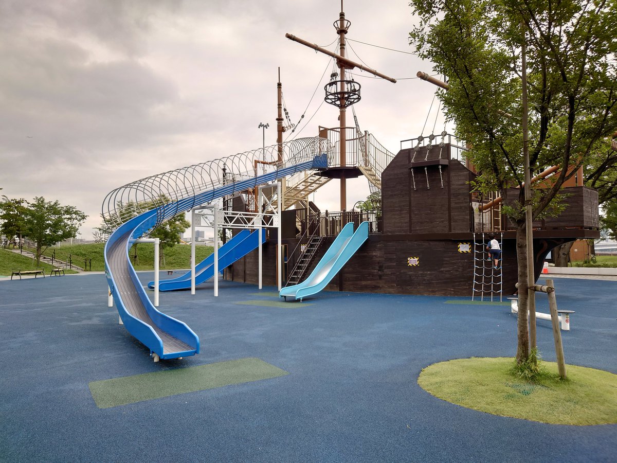 今日は晴海埠頭公園のアスレチックに遊びに来ました〜
平日なので空いてますね

#子どもとの時間
#晴海埠頭公園
＃父親5歳
＃アスレチック公園