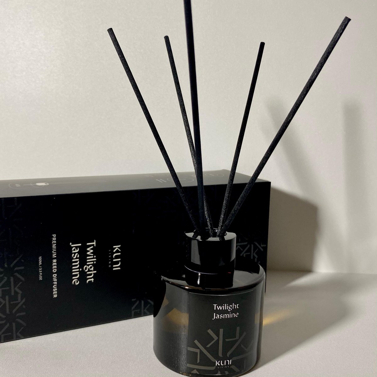 ucnicorn's tweet photo. review brutal diffuser baruuu😱

aku nemuin reed diffuser yang wanginya enak bgt sumpah gaboong ini wanginya nyebar seruangan bahkan sampe diluar kamar pun wanginya kecium😭🫶🏻

blind buy tapi ga nyesel sama sekali, kalian yang suka wangi JASMINE cobain ini pls wanginya enak bgt🥹 https://t.co/4Ub2Ujnllh