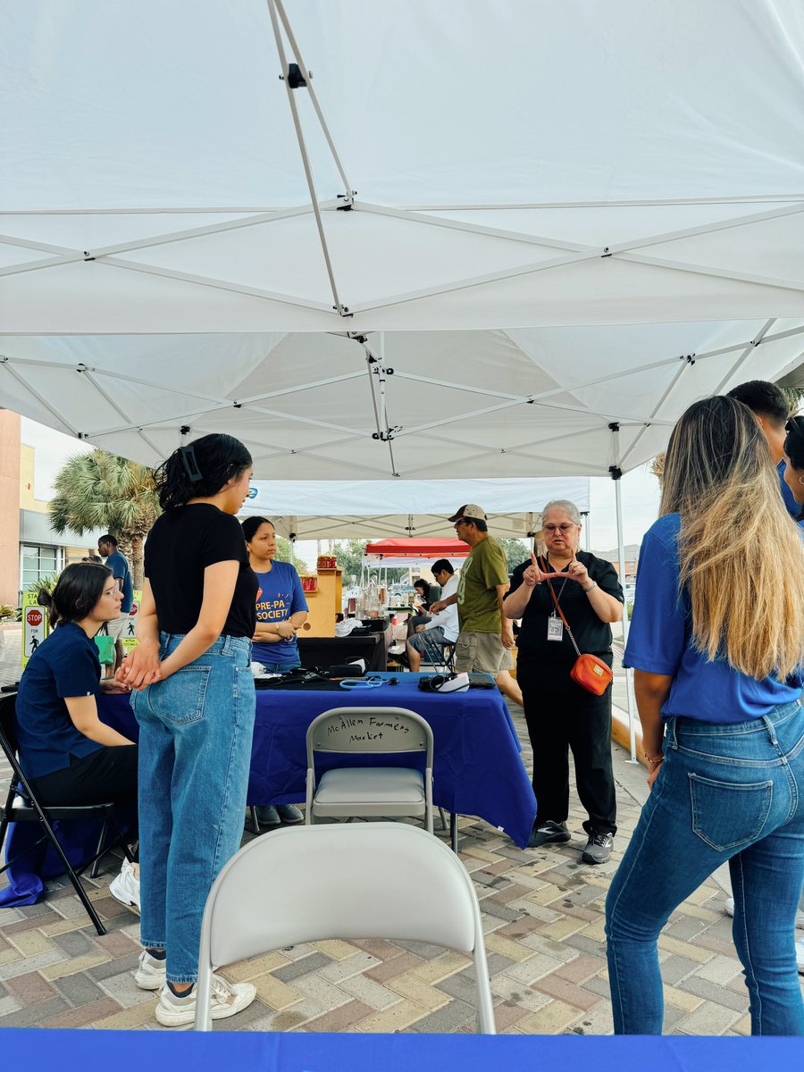PrePA_UTRGV's tweet photo. Some pictures from the McAllen Farmer’s Market yesterday! 🥬🥕🍎Thank you to those that joined us! 💙🧡 https://t.co/VnEuYMYByw