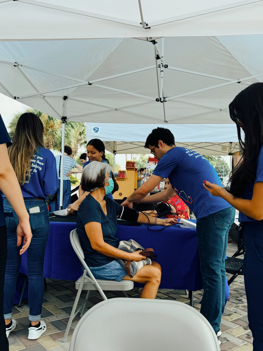 PrePA_UTRGV's tweet photo. Some pictures from the McAllen Farmer’s Market yesterday! 🥬🥕🍎Thank you to those that joined us! 💙🧡 https://t.co/VnEuYMYByw