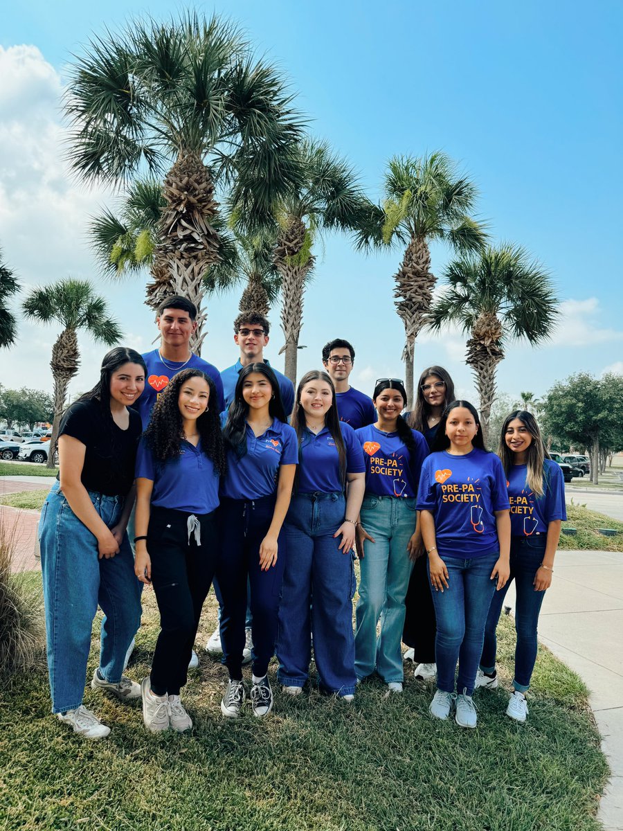 PrePA_UTRGV's tweet photo. Some pictures from the McAllen Farmer’s Market yesterday! 🥬🥕🍎Thank you to those that joined us! 💙🧡 https://t.co/VnEuYMYByw