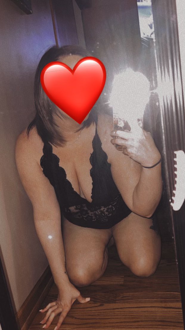 stormy_mid70340's tweet photo. Can I be your fuck toy tonight 
https://t.co/xBOD9Ui317

#newpost #onlyfansgirl #onlyfans #onlyfansdotcom #onlyfanscreator #onlyfansbabe #onlyfansmodel #selling_content #followforfollowback #onlyfans_girl #onlyfansgirl𝐉𝐨𝐢𝐧 #milf https://t.co/8X6z52RinR