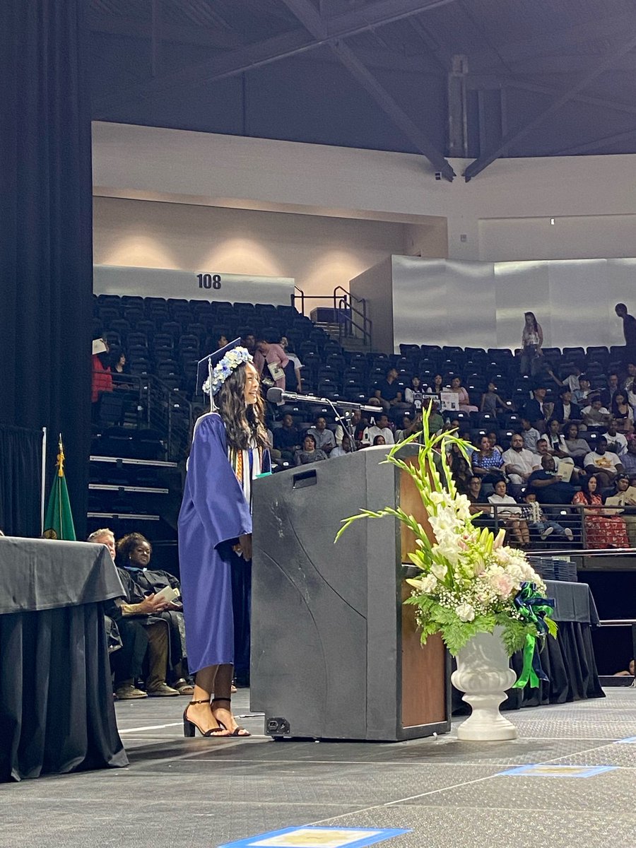 FWPS210's tweet photo. Wishing our TBHS graduates the best of success in their post-secondary pursuits! 🌠@TBTitans #TitanGrad #Classof2024 https://t.co/UHRXSWwLwM