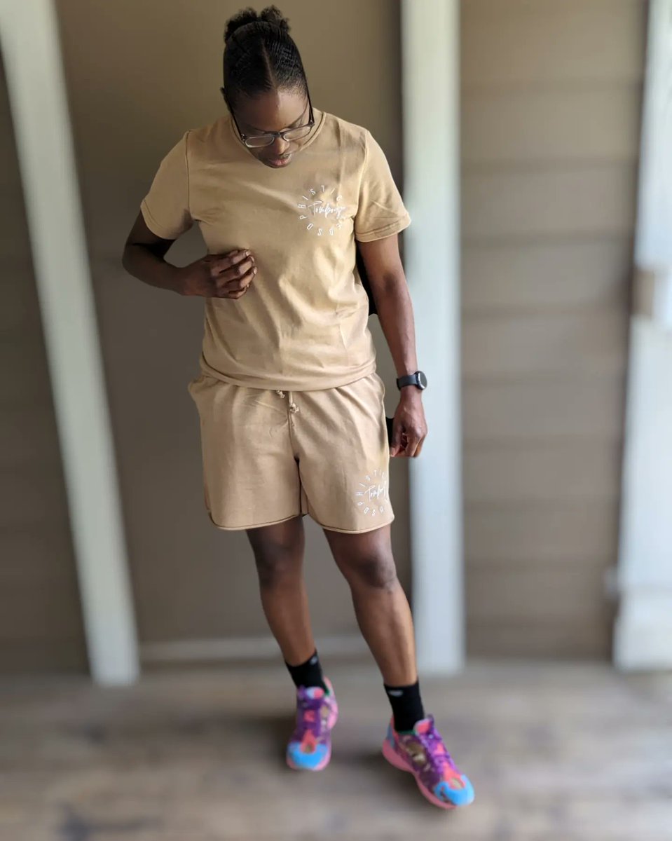 amcmath04's tweet photo. Sophisticated Sunday Comfort!
#sophisticatedtomboy #KOTD #Saucony #GridAzura2000 #JaeTips #RememberWhoFronted #ashwithkicks #comfysunday #wearyourkicks #yoursneakersaredope
Outfit and socks @sophisticatedtomboy
Shoes @JaeTips x @sauconylifestyle
📸 @CoachLoz https://t.co/5593gVSdiu