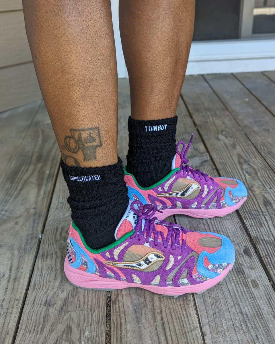 amcmath04's tweet photo. Sophisticated Sunday Comfort!
#sophisticatedtomboy #KOTD #Saucony #GridAzura2000 #JaeTips #RememberWhoFronted #ashwithkicks #comfysunday #wearyourkicks #yoursneakersaredope
Outfit and socks @sophisticatedtomboy
Shoes @JaeTips x @sauconylifestyle
📸 @CoachLoz https://t.co/5593gVSdiu