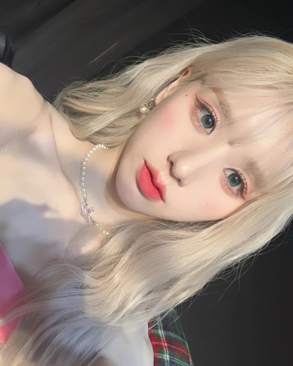 everymoonstep's tweet image. 이거 두 개가 지금까지 올려준 셀카 중에 베스트🤟🤟