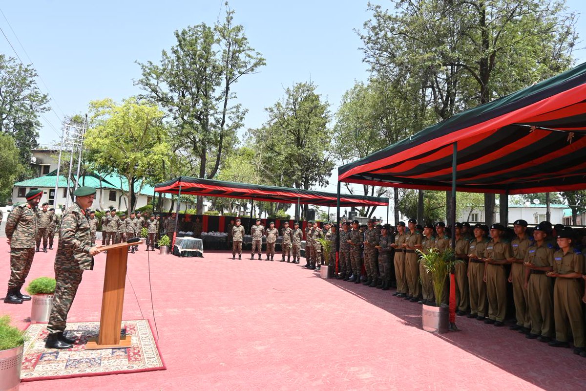 westerncomd_IA's tweet image. #InServiceOfNation
#TrainToExcel

Lt Gen AK Samantara,
#DirectorGeneral #Infantry visited 14 Gorkha Training Centre #Subathu to review the training standards and complimented the staff for ensuring exceptional levels of recruit training #Agniveer.
 
@adgpi