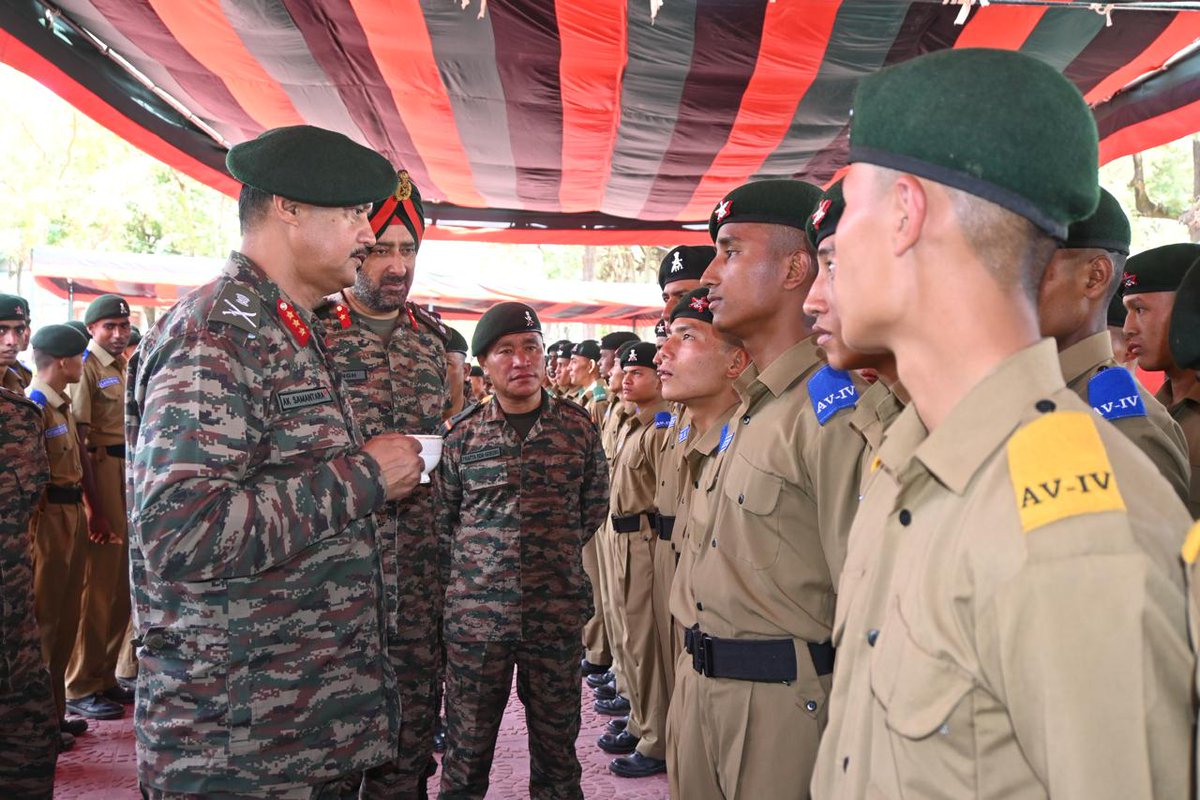 westerncomd_IA's tweet image. #InServiceOfNation
#TrainToExcel

Lt Gen AK Samantara,
#DirectorGeneral #Infantry visited 14 Gorkha Training Centre #Subathu to review the training standards and complimented the staff for ensuring exceptional levels of recruit training #Agniveer.
 
@adgpi