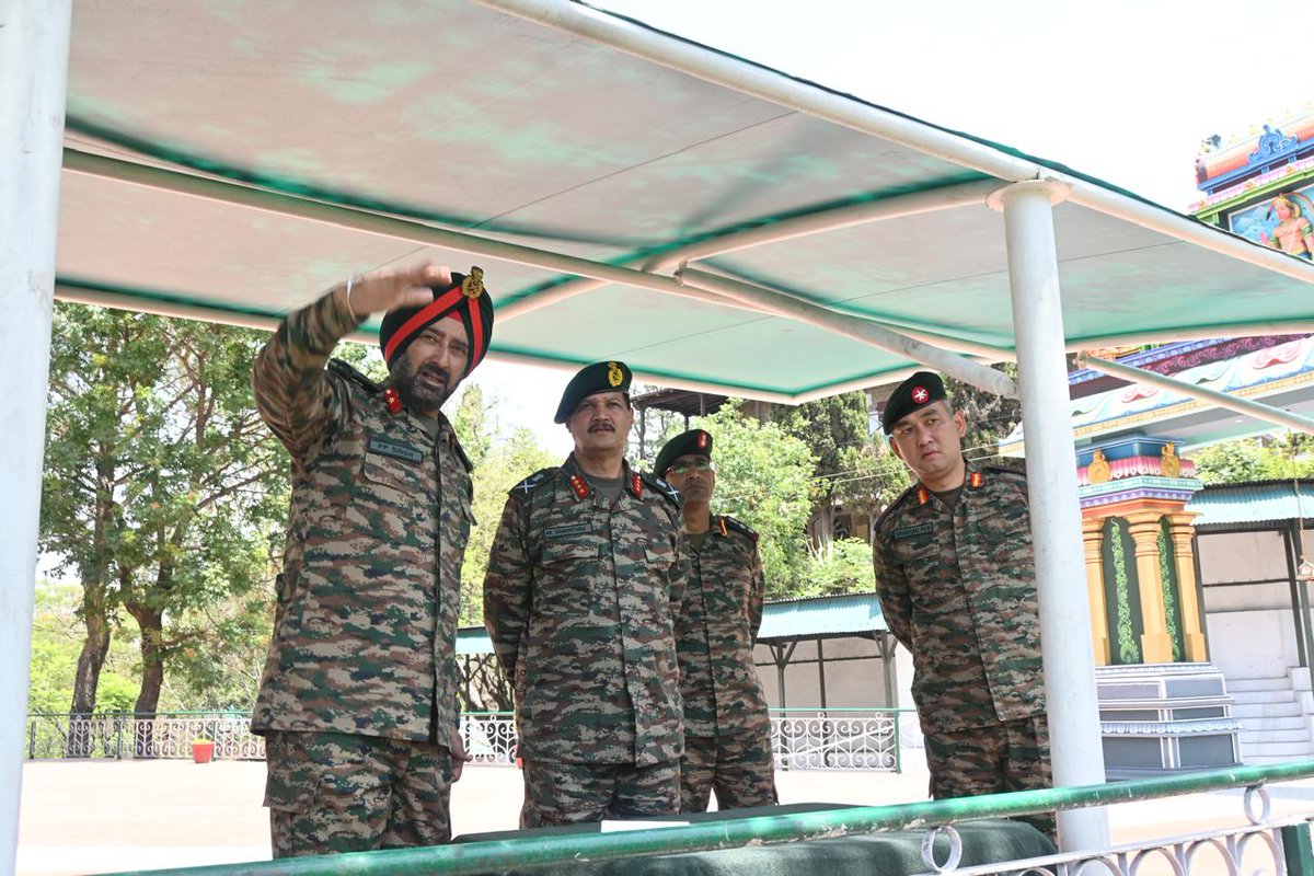 westerncomd_IA's tweet image. #InServiceOfNation
#TrainToExcel

Lt Gen AK Samantara,
#DirectorGeneral #Infantry visited 14 Gorkha Training Centre #Subathu to review the training standards and complimented the staff for ensuring exceptional levels of recruit training #Agniveer.
 
@adgpi