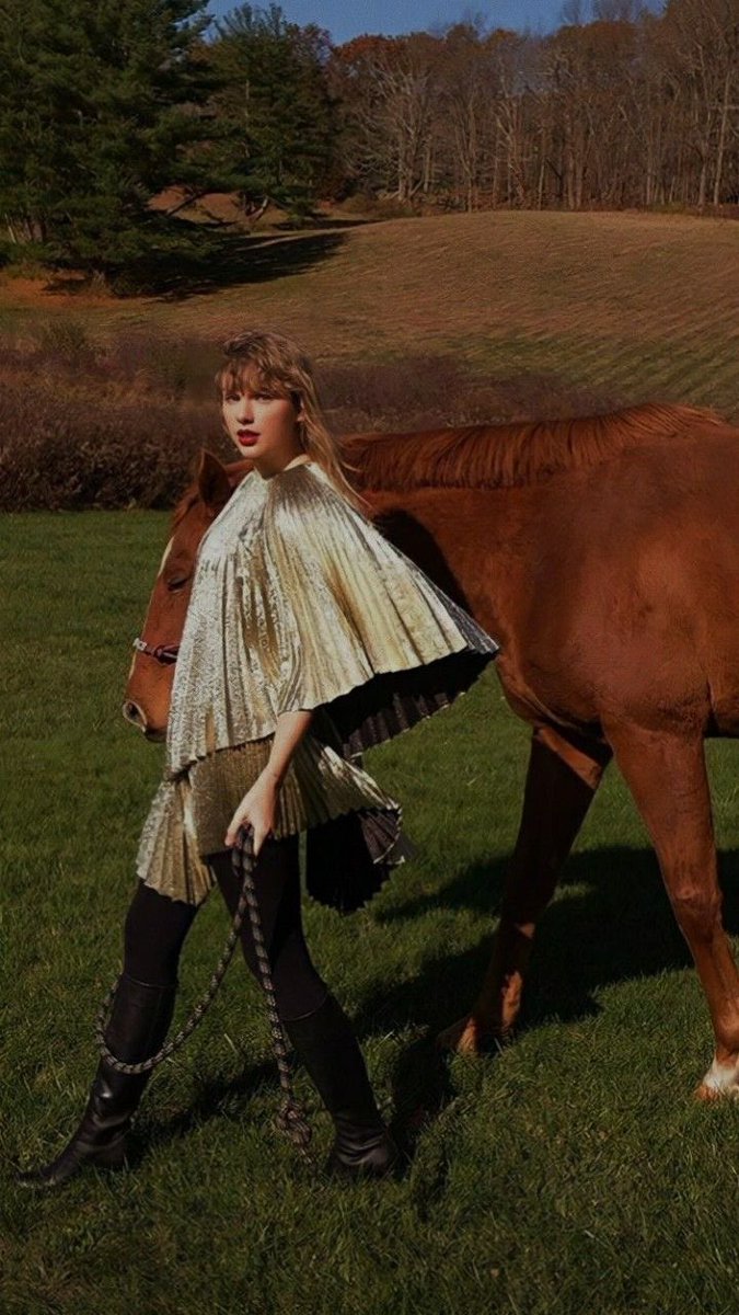 LaPuercaylor's tweet photo. Hace 1 año los fans de Taylor Swift agotaron los boletos para una carrera de caballos solo para confirmar que su tarjeta fuera aceptada por ticketmaster https://t.co/ymEpV1HVwm