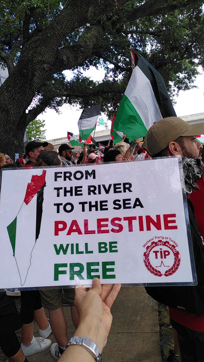 TIPKuzeyAmerika's tweet photo. Nakba anmasında Houston İsrail Konsolosluğu önünde haykırdık, Filistin kırmızı çizgimizdir.
ABD-İsrail işbirliğinde sürdürülen soykırımın derhal son bulmasını talep ediyoruz.
#WeAreTheRedLine #FreePalestine https://t.co/1yJfeondff