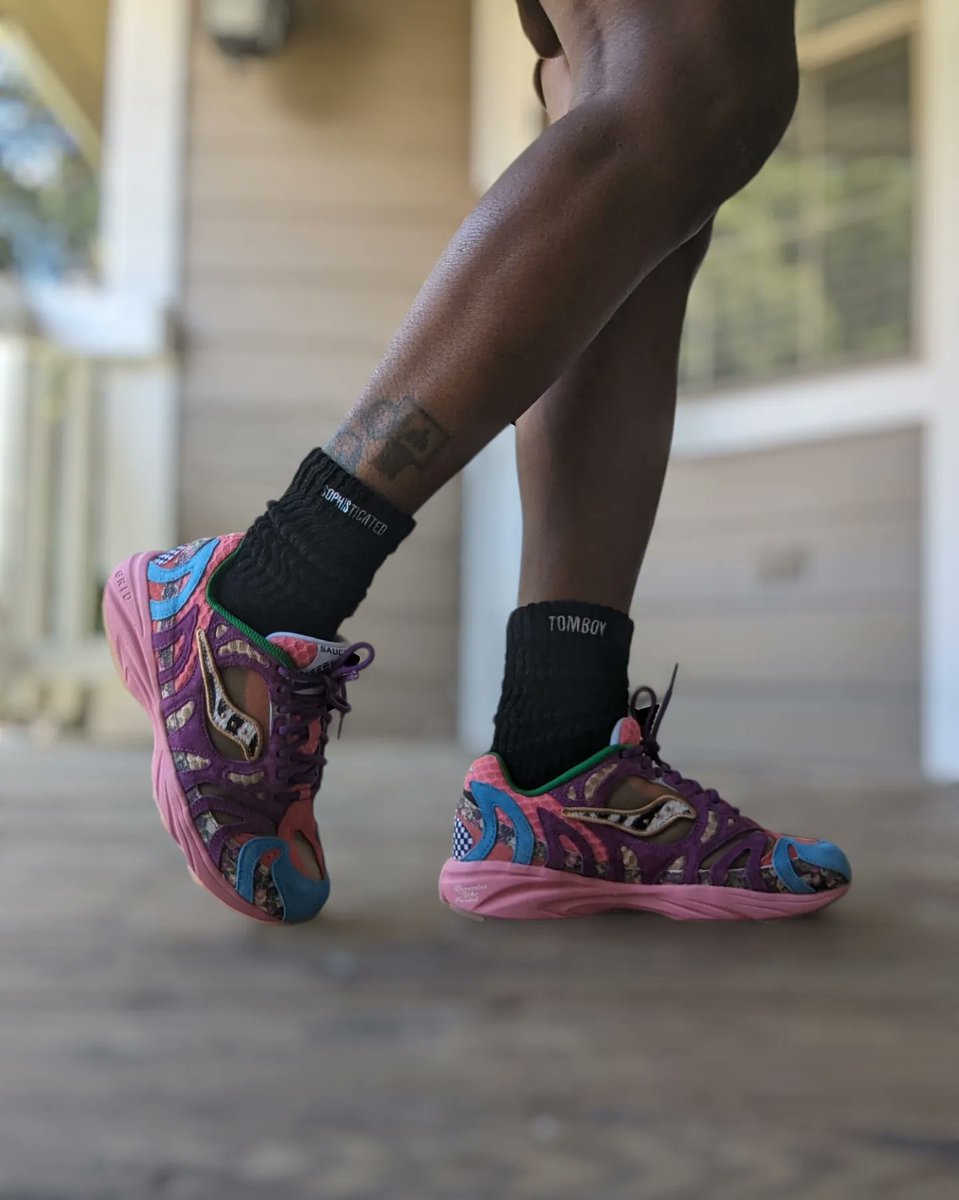 amcmath04's tweet photo. Sunday! #KOTD #Saucony #GridAzura2000 #JaeTips #RememberWhoFronted #ashwithkicks #wearyourkicks #yoursneakersaredope https://t.co/4OMyR1I0fz