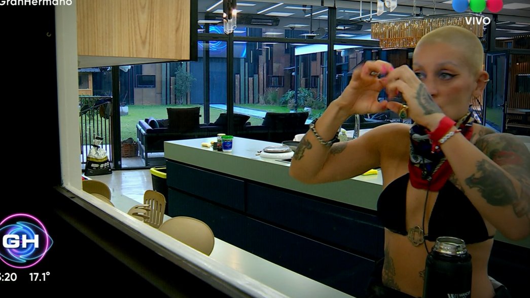 aarontsuarez's tweet photo. "virginia se pasó de rosca" dice furia, cuando fue sancionada mil veces y protegida en los tapes...

#GranHermano