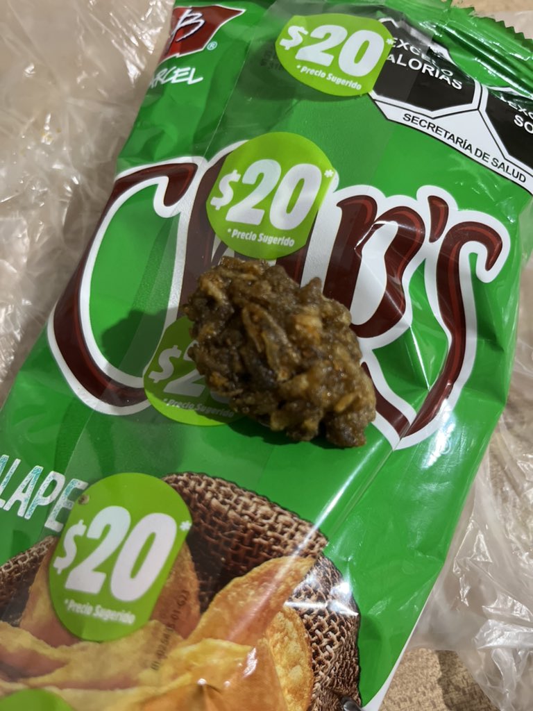 tiitatorres's tweet photo. Qué onda con el control de calidad de las chips 😥 @BarcelMx https://t.co/KpobudNMDI