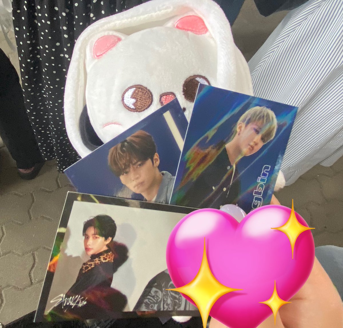 oshi_love_desu's tweet photo. 4年待ってやっとハイタッチできてほんと死ぬかと思った。 https://t.co/05b9R8dZH8
