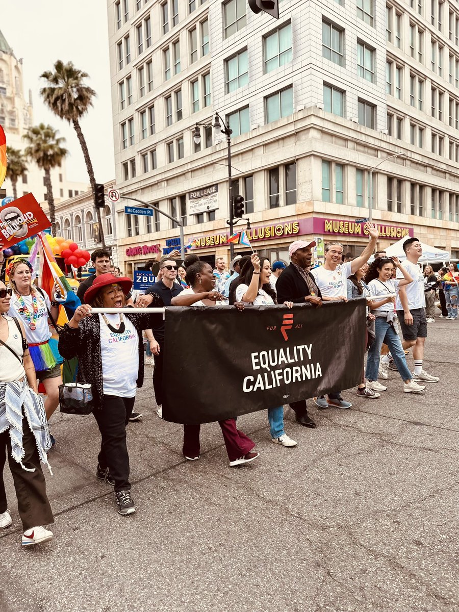 chambers4senate's tweet photo. Happy #LAPride! 🌈 I was proud to join my friends from @eqca in the parade today as we marched for love, equality, and justice for all. 🏳️‍🌈🏳️‍⚧️ https://t.co/DZEBtJW6kK