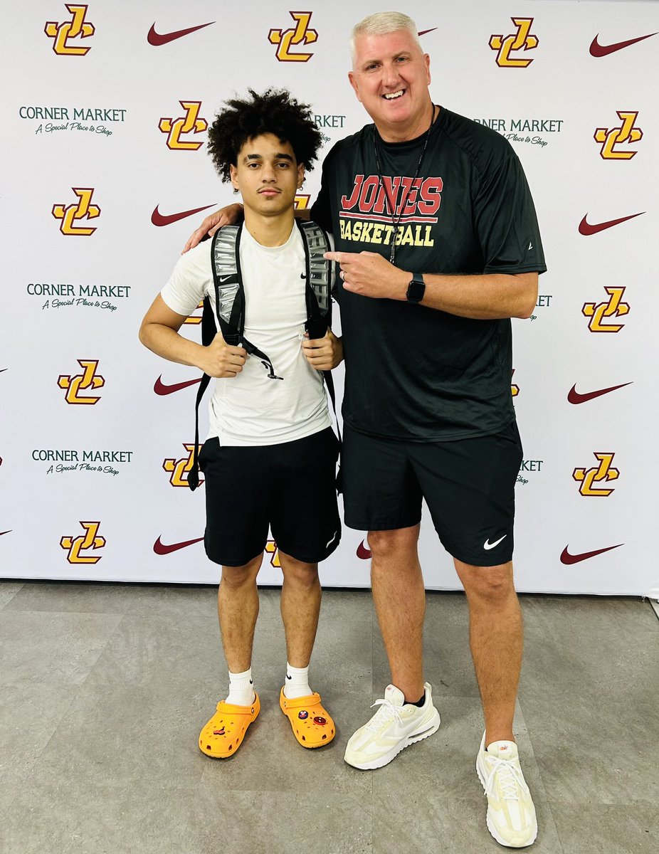 Shay_Bee_33's tweet photo. Big thanks to @coachmealer  and the @JC_BobcatsMBK staff and players for a great Elite camp today! My guy @3tysonn really enjoyed it! Go Bobcats ❤️💛❤️💛 #JC #EliteCamp #Myguy https://t.co/SNEREtz7L7