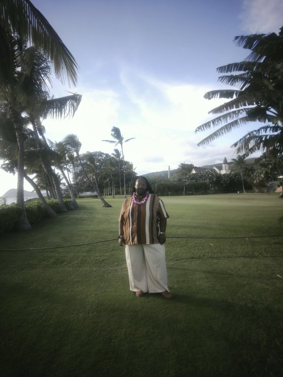 hassanbubacarr's tweet photo. hawaii + papershoot https://t.co/h3TjYhElnH