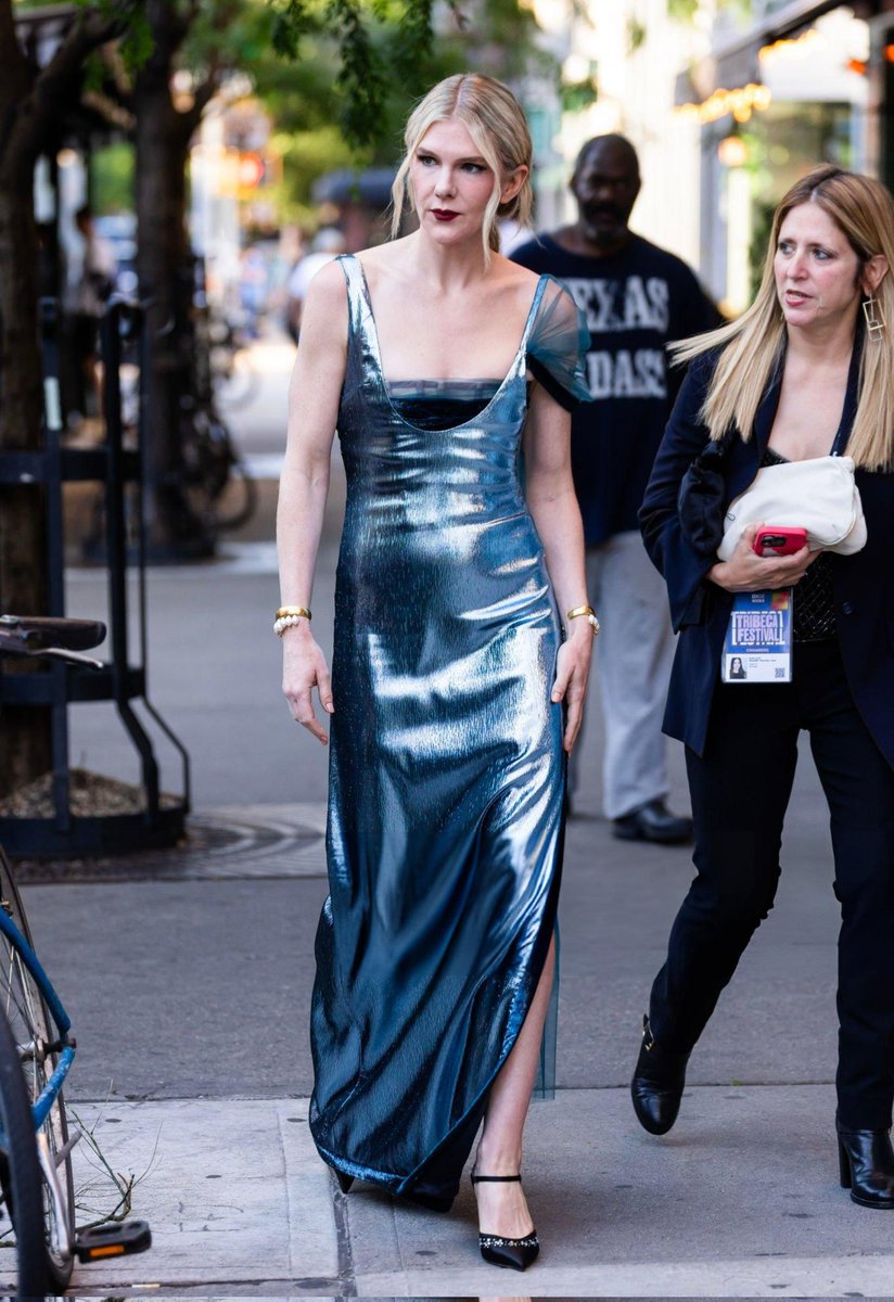 LRBRMidia's tweet photo. Lily Rabe hoje no East Village na cidade de Nova York.

📸 (1/2) https://t.co/CoQaTyLElf