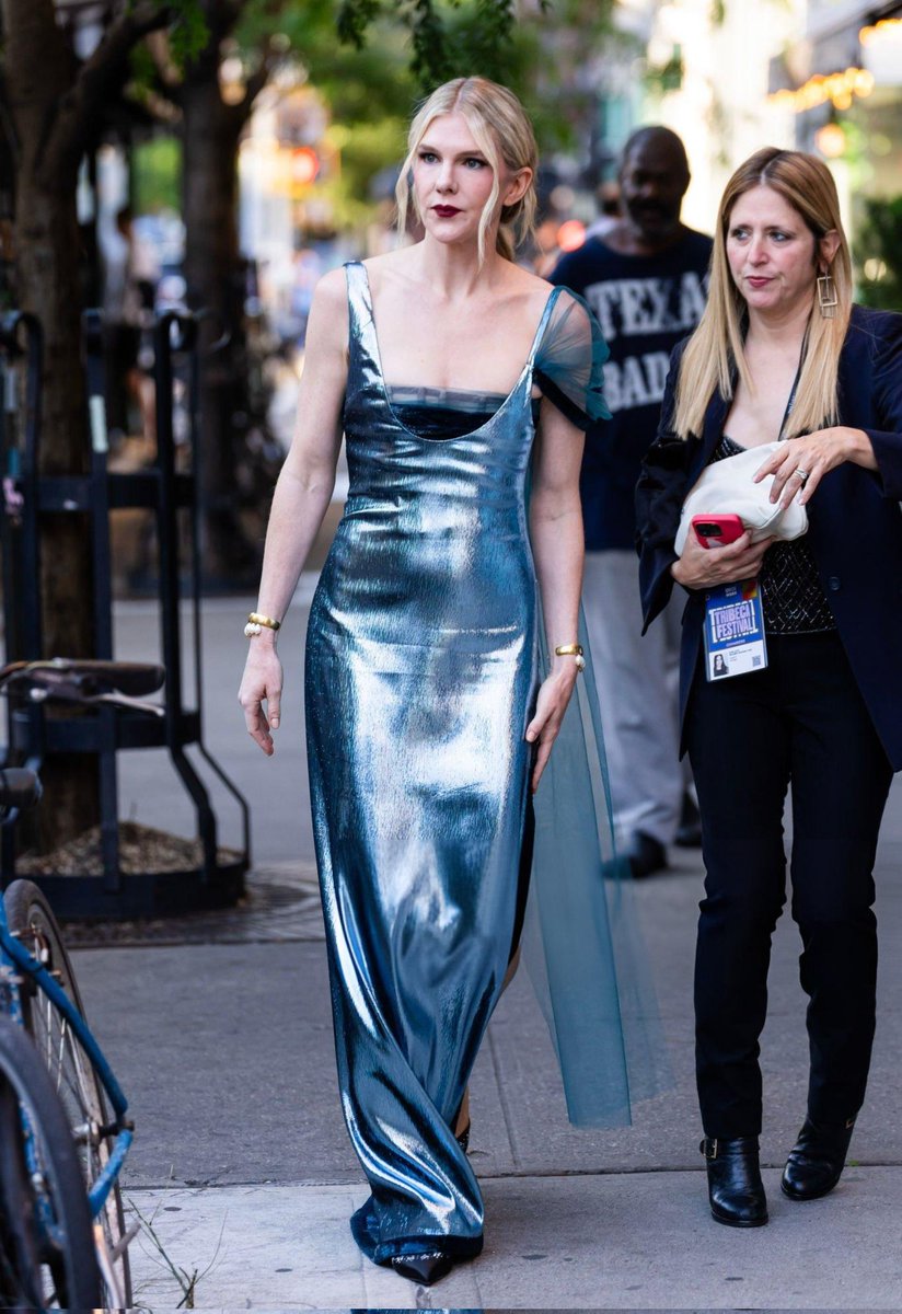 LRBRMidia's tweet photo. Lily Rabe hoje no East Village na cidade de Nova York.

📸 (1/2) https://t.co/CoQaTyLElf