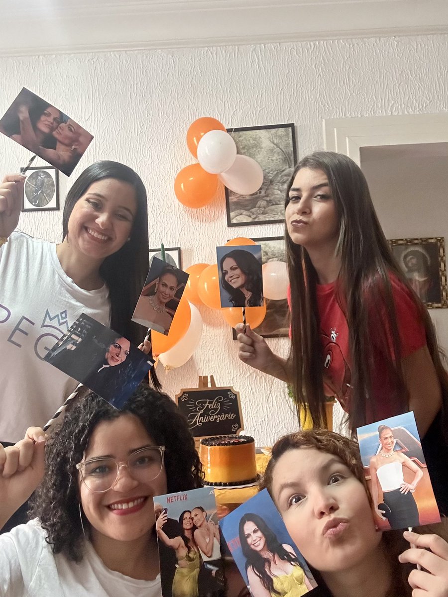 CamilaNaiara18's tweet photo. #Atlas birthday party 🥳
Just something symbolic to get together with good friends. My birthday and @lettyregal 's bday are on the same day so we had to celebrate in the best style! 

We love you @JLo @LanaParrilla 
#JLovers #EvilRegals 🧡 https://t.co/21FrL9IZBG