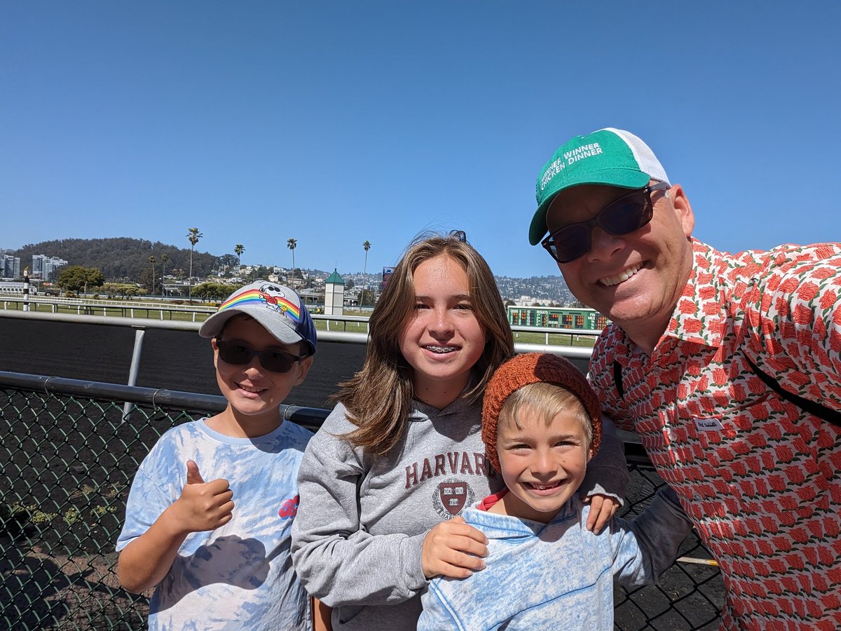 KanuDawg's tweet photo. Fun day at GGF for the final final. Should be a funeral but instead it's a big party. Surrealsville - traffic to get in, parking lots full, thousands of people, long lines for everything, TVG live broadcast @icecoldexacta @ToddTVG buzz in the crowd. Equally parts awesome and sad. https://t.co/woHK4VT0u8