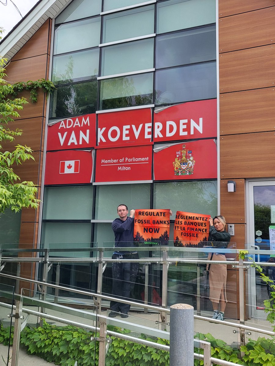GPCvolunteers's tweet photo. June 13 - Bank CEOs on trial at  @OurCommons Environment Committee

@vankayak will you ask the hard questions on their greenwashing practices? 

To meet our climate targets,  we need banks to stop funding fossil fuels and start funding climate solutions

https://t.co/kNwIMfIPL7 https://t.co/iroSnCfpDU