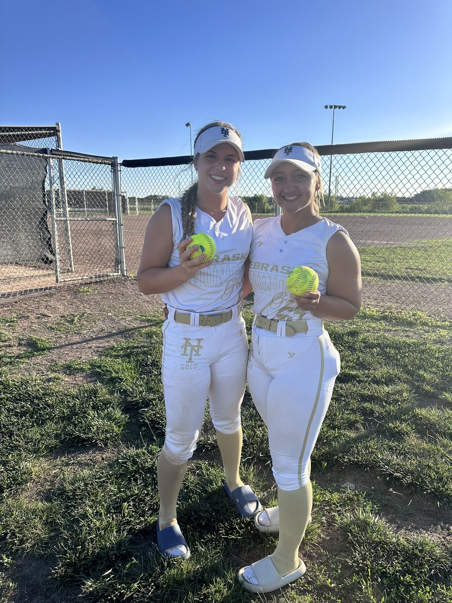 NETHUNDERDILLON's tweet photo. 6-2 on the weekend. Took home 3rd place at @USSSAFastpitch A State. @Avery_200806  &amp; @raegan_ruyle05 with bombs! Thanks @LailaCuevas14 for helping us last minute. https://t.co/4PM20Oeoe4
