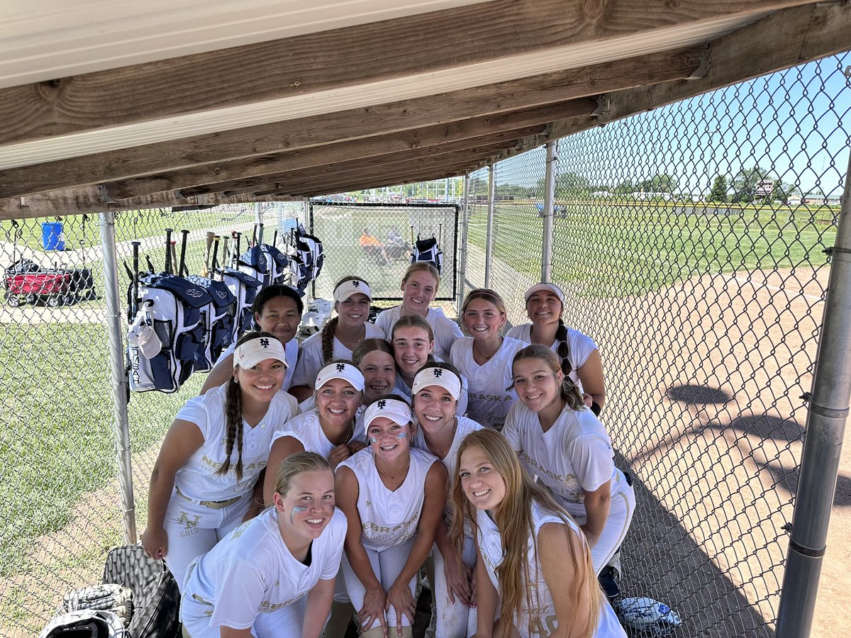 NETHUNDERDILLON's tweet photo. 6-2 on the weekend. Took home 3rd place at @USSSAFastpitch A State. @Avery_200806  &amp; @raegan_ruyle05 with bombs! Thanks @LailaCuevas14 for helping us last minute. https://t.co/4PM20Oeoe4