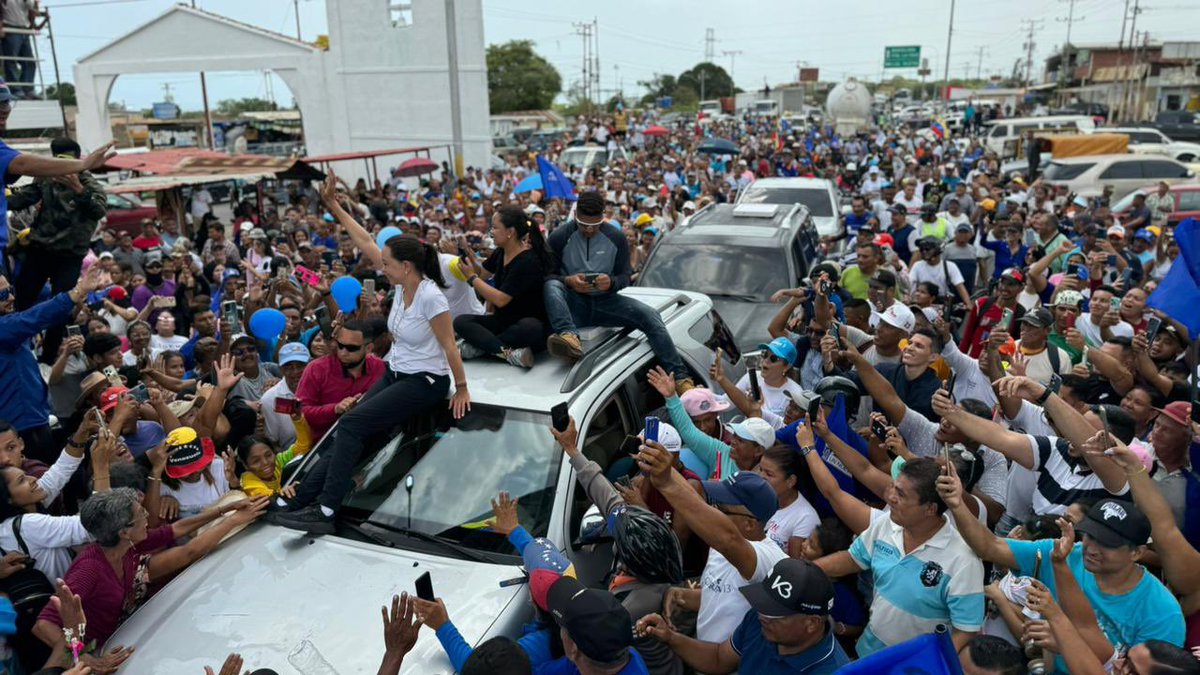 ConvergenciaVe's tweet photo. Así recibieron en Píritu, estado #Anzoategui a @MariaCorinaYA; los venezolanos ya están listos para ganar este próximo 28 de julio con @EdmundoGU nuestro candidato unitario.

#VamosAGanar https://t.co/EyPobw6bvj