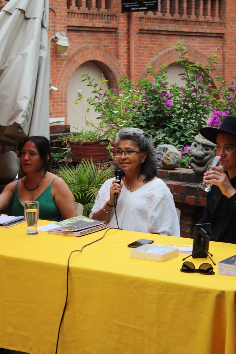 Infinitaeditor's tweet photo. Excelente presentación de Mayda Recio y su libro Alquimia de colores en el 20 aniversario de Ediciones Zetina, este 8 de junio en la librería La Bigotona del centro de Cuernavaca
Fotos de Daniela Sánrec https://t.co/orTO8Pctgv