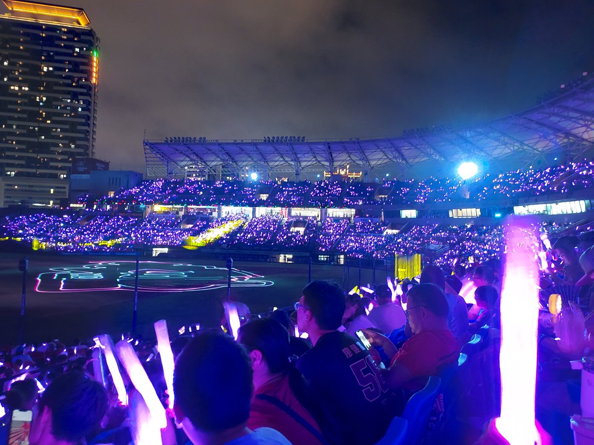 gogocat542393's tweet photo. おはようございます
土曜日と日曜日の両方で野球の試合に行きました,この3試合がテーマのコンサートは,試合後のコンサートがとても良いです,二連戰負けて殘念です,野球最高😁😁😁⚾️⚾️⚾️🎵🎵🎶🎶
#DZP #樂天桃猿 #樂天桃園棒球場 https://t.co/qj8wYbox3q